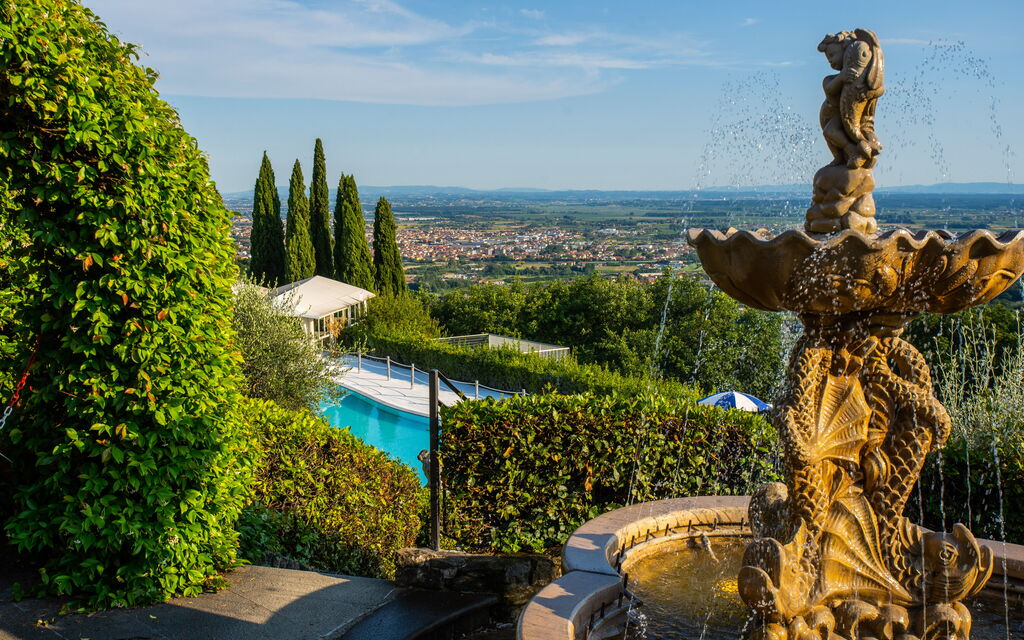 Villa Aldrovandi: all'aperto, Attività, Balcone / Terrazza / Patio, Caratteristiche, Estate, Esterni, Giardino, Piscina, Primavera, Servizi