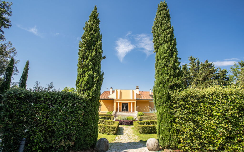 Villa Aldrovandi: all'aperto, Attività, Balcone / Terrazza / Patio, Caratteristiche, Estate, Esterni, Giardino, Piscina, Primavera, Servizi