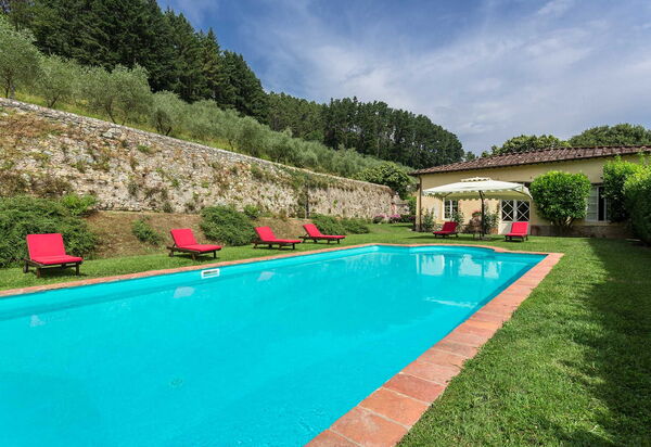 Villa Contorni: Balcone / Terrazza / Patio, Caratteristiche, Estate, Esterni, Giardino, Idromassaggio, Piscina, Primavera, Servizi