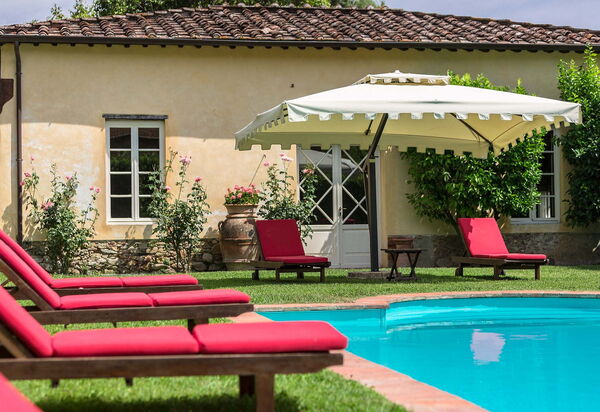 Villa Contorni: Balcone / Terrazza / Patio, Caratteristiche, Estate, Esterni, Giardino, Idromassaggio, Piscina, Primavera, Servizi