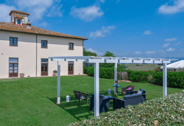 Villa Michele: Attività, Balcone / Terrazza / Patio, Entrata Principale, Estate, Esterni, Giardino, Piscina, Primavera