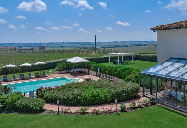 Villa Michele: Attività, Balcone / Terrazza / Patio, Entrata Principale, Estate, Esterni, Giardino, Piscina, Primavera