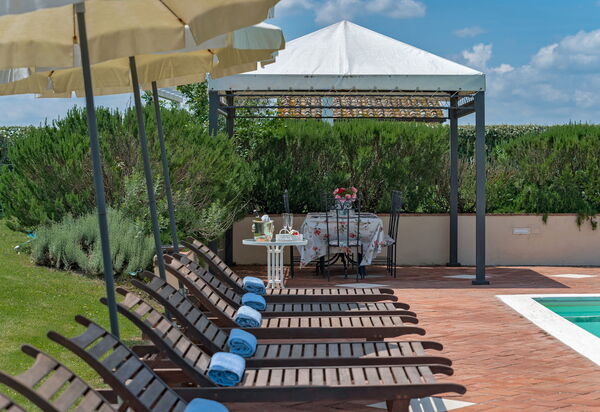 Villa Michele: Attività, Balcone / Terrazza / Patio, Entrata Principale, Estate, Esterni, Giardino, Piscina, Primavera