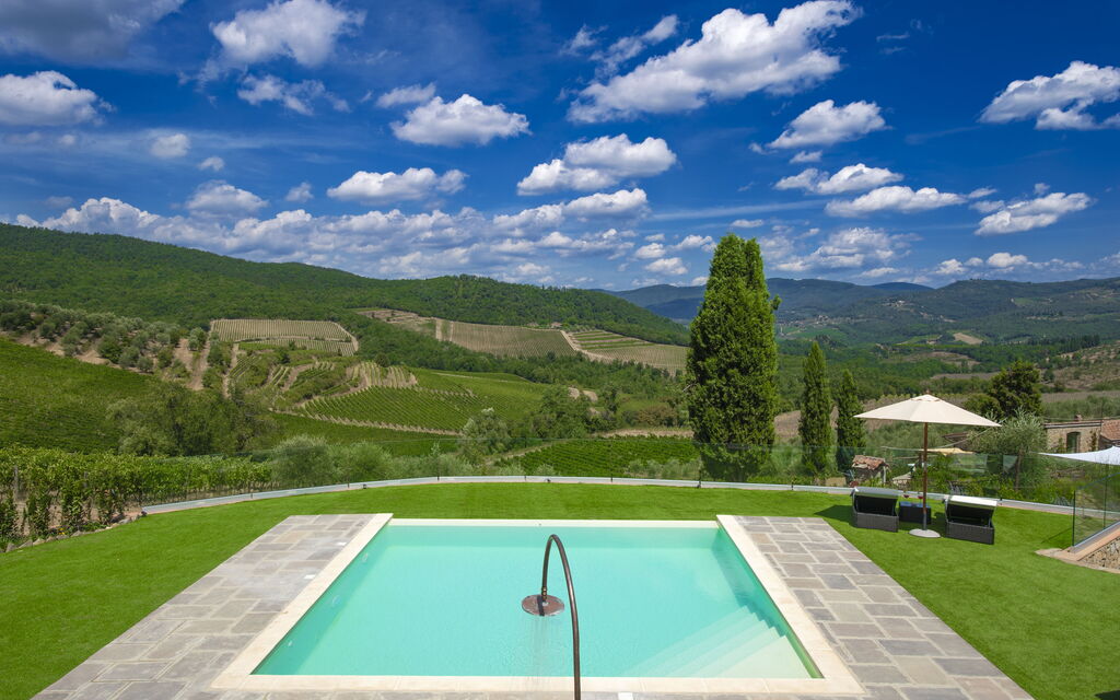 Villa Delizia: Attività, Balcone / Terrazza / Patio, Caratteristiche, Dettagli della stanza, Estate, Esterni, Piscina, Primavera