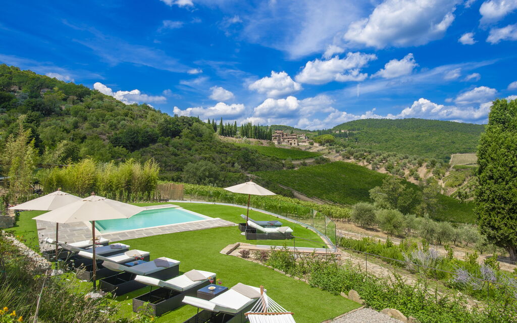 Villa Delizia: Attività, Balcone / Terrazza / Patio, Caratteristiche, Dettagli della stanza, Estate, Esterni, Piscina, Primavera