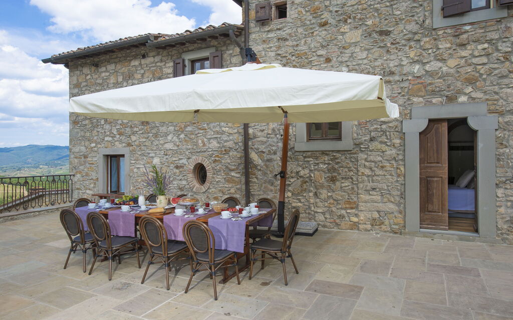 Villa Delizia: Attività, Balcone / Terrazza / Patio, Caratteristiche, Dettagli della stanza, Estate, Esterni, Piscina, Primavera