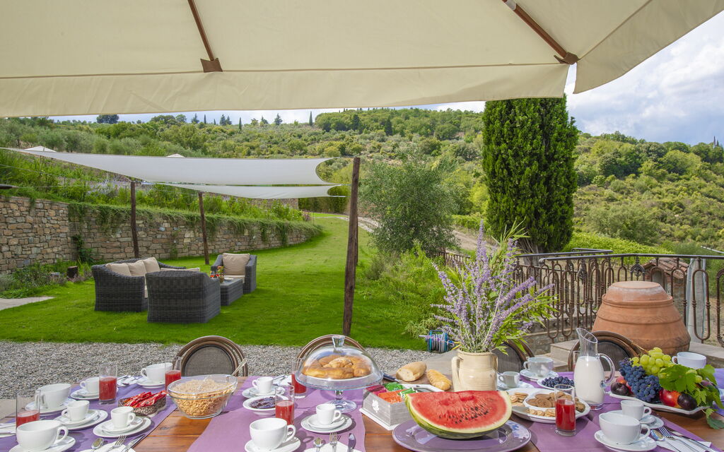 Villa Delizia: Attività, Balcone / Terrazza / Patio, Caratteristiche, Dettagli della stanza, Estate, Esterni, Piscina, Primavera