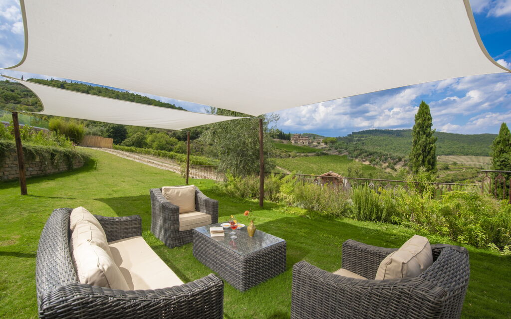 Villa Delizia: Attività, Balcone / Terrazza / Patio, Caratteristiche, Dettagli della stanza, Estate, Esterni, Piscina, Primavera