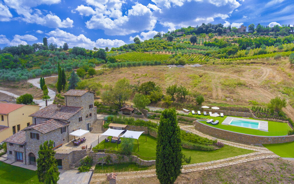 Villa Delizia: Attività, Balcone / Terrazza / Patio, Caratteristiche, Dettagli della stanza, Estate, Esterni, Piscina, Primavera