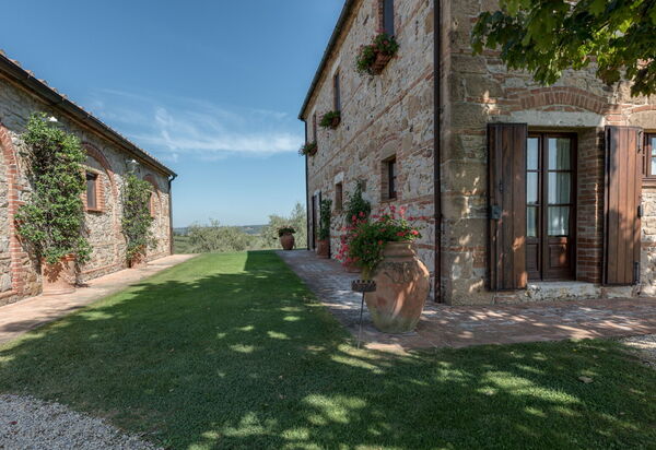 Villa Dioniso: Activities, Amenities, Building Exterior, Main Entrance, Pool, Spring, Summer