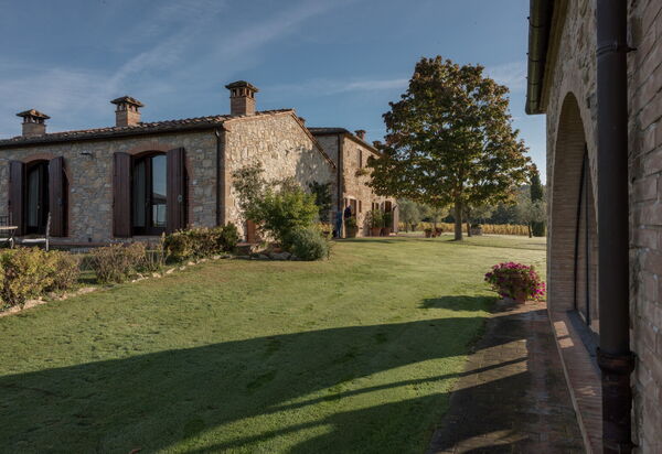 Villa Dioniso: Activities, Amenities, Building Exterior, Main Entrance, Pool, Spring, Summer