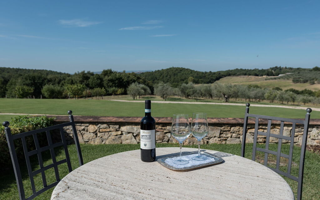 Villa Dioniso: Activities, Amenities, Building Exterior, Main Entrance, Pool, Spring, Summer