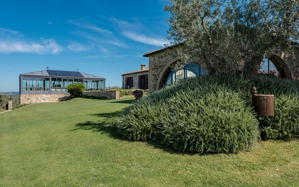 Villa Dioniso: Activities, Amenities, Building Exterior, Main Entrance, Pool, Spring, Summer