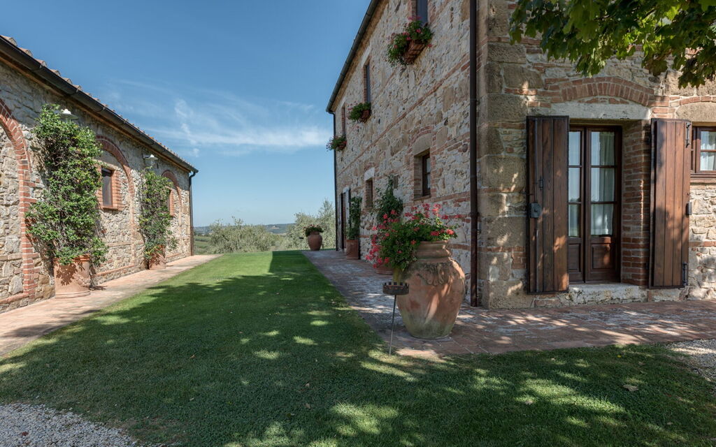 Villa Dioniso: Activities, Amenities, Building Exterior, Main Entrance, Pool, Spring, Summer