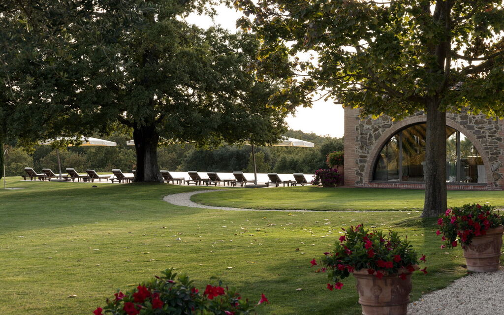 Villa Dioniso: Activities, Amenities, Building Exterior, Main Entrance, Pool, Spring, Summer