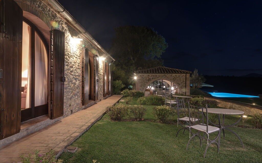 Villa Dioniso: Activities, Amenities, Building Exterior, Main Entrance, Pool, Spring, Summer