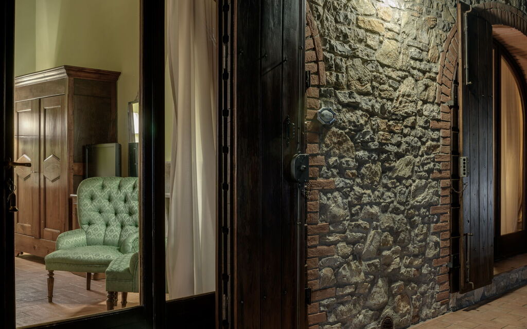 Villa Dioniso: Activities, Amenities, Building Exterior, Main Entrance, Pool, Spring, Summer