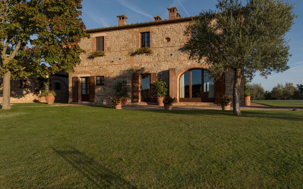 Villa Dioniso: Activities, Amenities, Building Exterior, Main Entrance, Pool, Spring, Summer