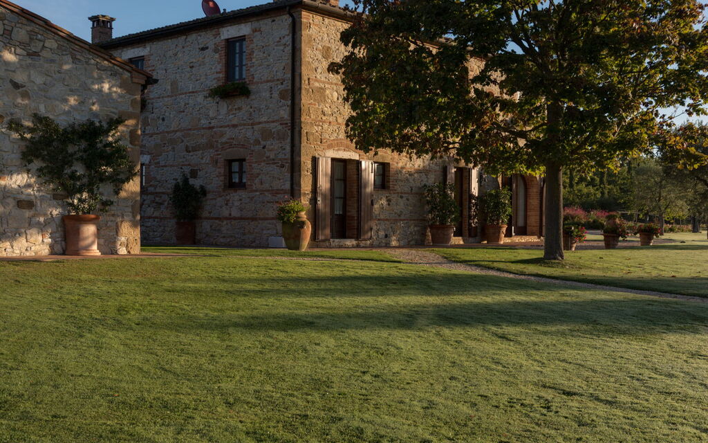 Villa Dioniso: Activities, Amenities, Building Exterior, Main Entrance, Pool, Spring, Summer