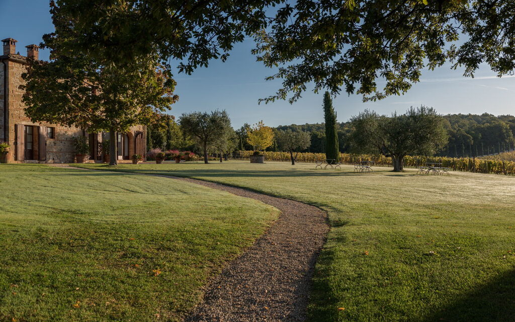 Villa Dioniso: Activities, Amenities, Building Exterior, Main Entrance, Pool, Spring, Summer