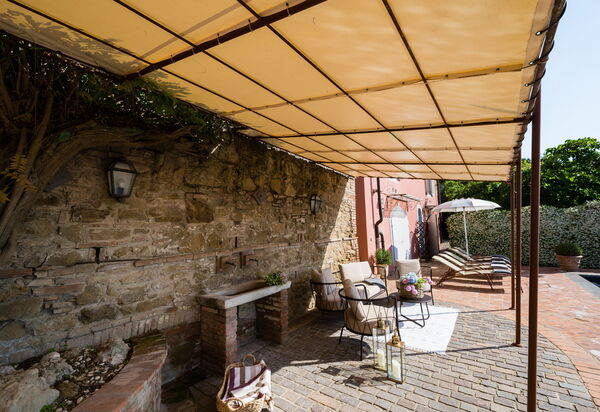 Villa Pink Escape: Amenities, Building Exterior, Main Entrance, Pool, Spring, Summer, Wellness