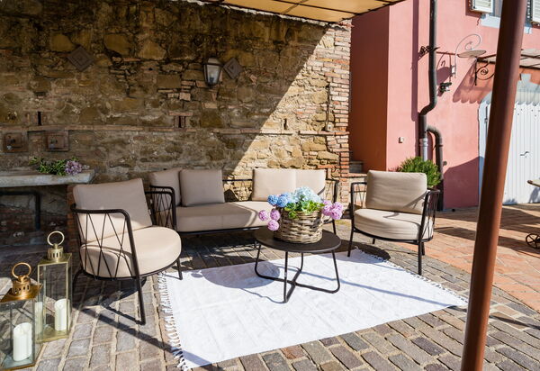 Villa Pink Escape: Amenities, Building Exterior, Main Entrance, Pool, Spring, Summer, Wellness