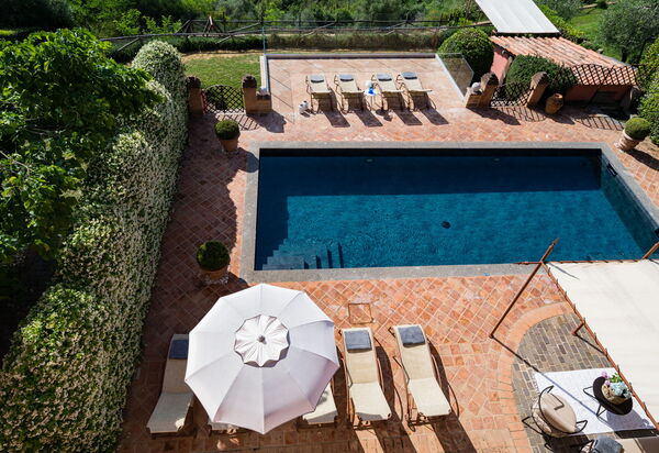 Villa Pink Escape: Amenities, Building Exterior, Main Entrance, Pool, Spring, Summer, Wellness