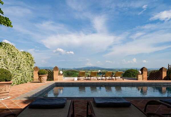 Villa Pink Escape: Amenities, Building Exterior, Main Entrance, Pool, Spring, Summer, Wellness