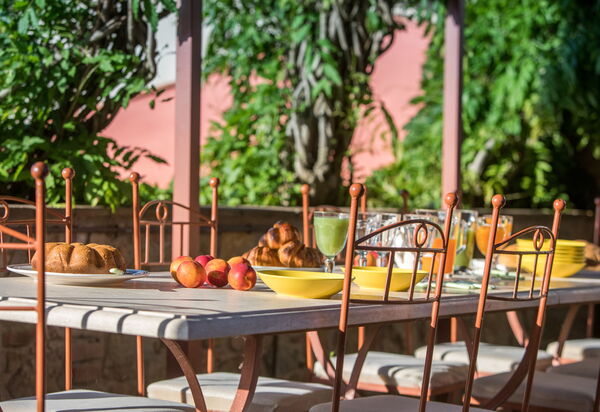 Villa Pink Escape: Amenities, Building Exterior, Main Entrance, Pool, Spring, Summer, Wellness