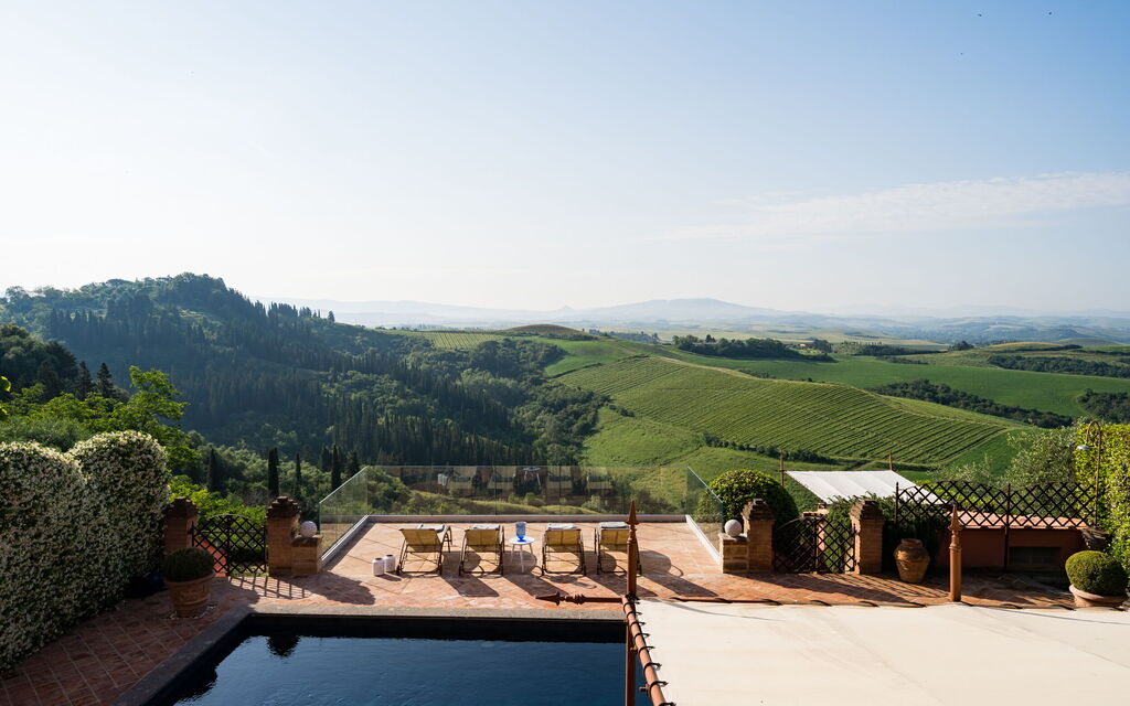 Villa Pink Escape: Amenities, Building Exterior, Main Entrance, Pool, Spring, Summer, Wellness