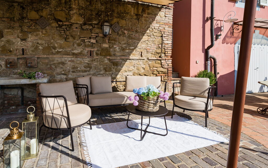 Villa Pink Escape: Amenities, Building Exterior, Main Entrance, Pool, Spring, Summer, Wellness