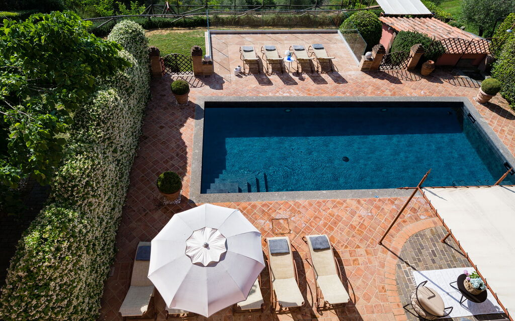 Villa Pink Escape: Amenities, Building Exterior, Main Entrance, Pool, Spring, Summer, Wellness