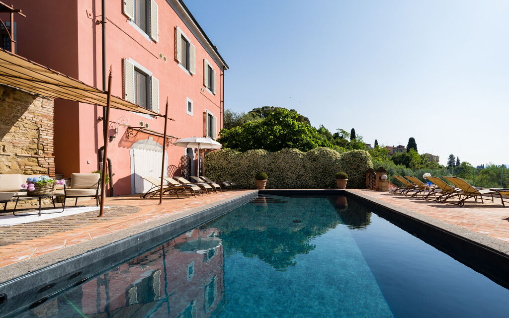 Villa Pink Escape: Amenities, Building Exterior, Main Entrance, Pool, Spring, Summer, Wellness