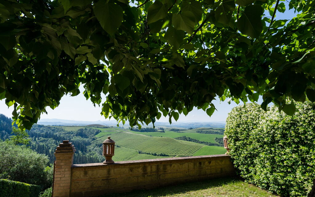 Villa Pink Escape: Amenities, Building Exterior, Main Entrance, Pool, Spring, Summer, Wellness