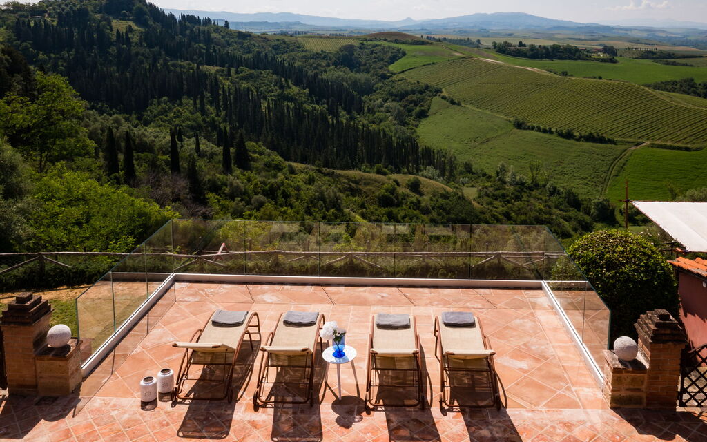 Villa Pink Escape: Amenities, Building Exterior, Main Entrance, Pool, Spring, Summer, Wellness