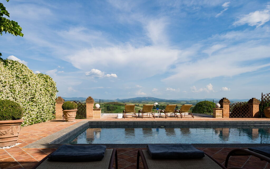 Villa Pink Escape: Amenities, Building Exterior, Main Entrance, Pool, Spring, Summer, Wellness