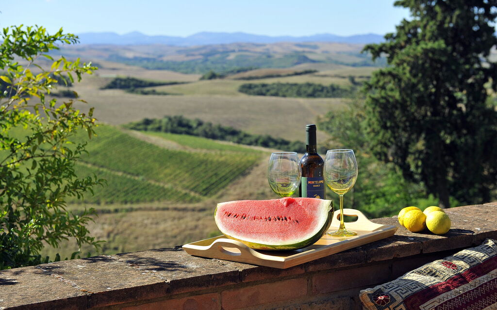 Villa Pink Escape: Amenities, Building Exterior, Main Entrance, Pool, Spring, Summer, Wellness