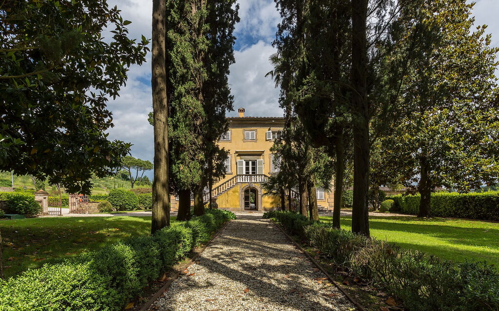 Villa Laica: Activities, Amenities, Balcony / Terrace / Patio, Building Exterior, Pool, Spring, Summer