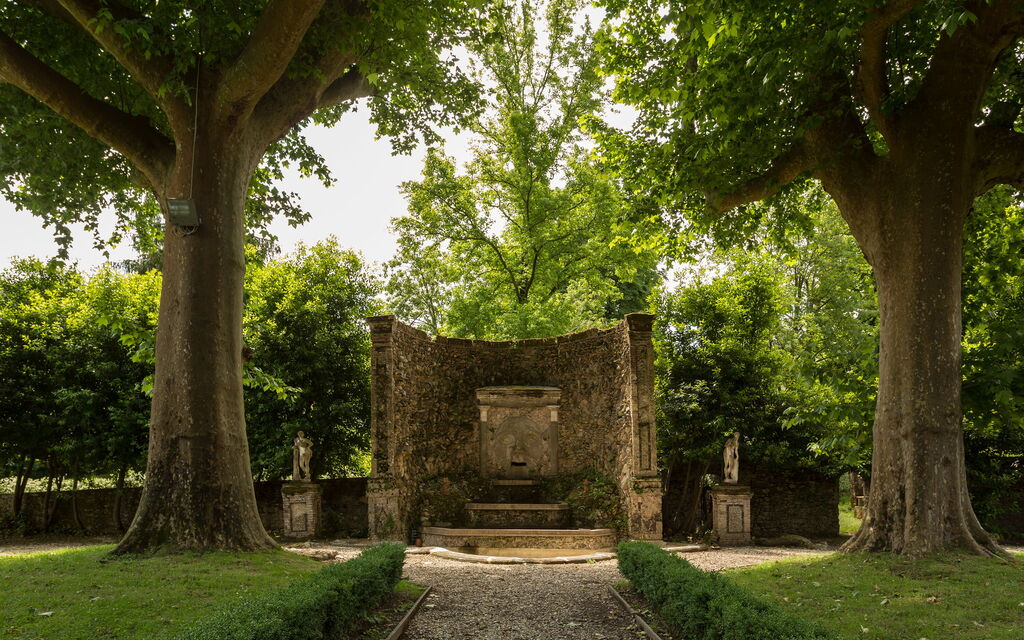 Villa Laica: Activities, Amenities, Balcony / Terrace / Patio, Building Exterior, Pool, Spring, Summer