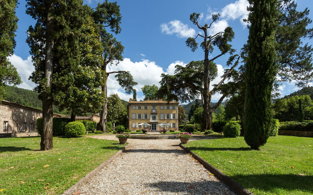 Villa Laica: Activities, Amenities, Balcony / Terrace / Patio, Building Exterior, Pool, Spring, Summer