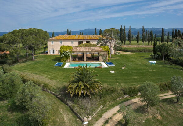 Villa Vinetti: Attività, Balcone / Terrazza / Patio, Entrata Principale, Estate, Esterni, Giardino, Piscina, Primavera