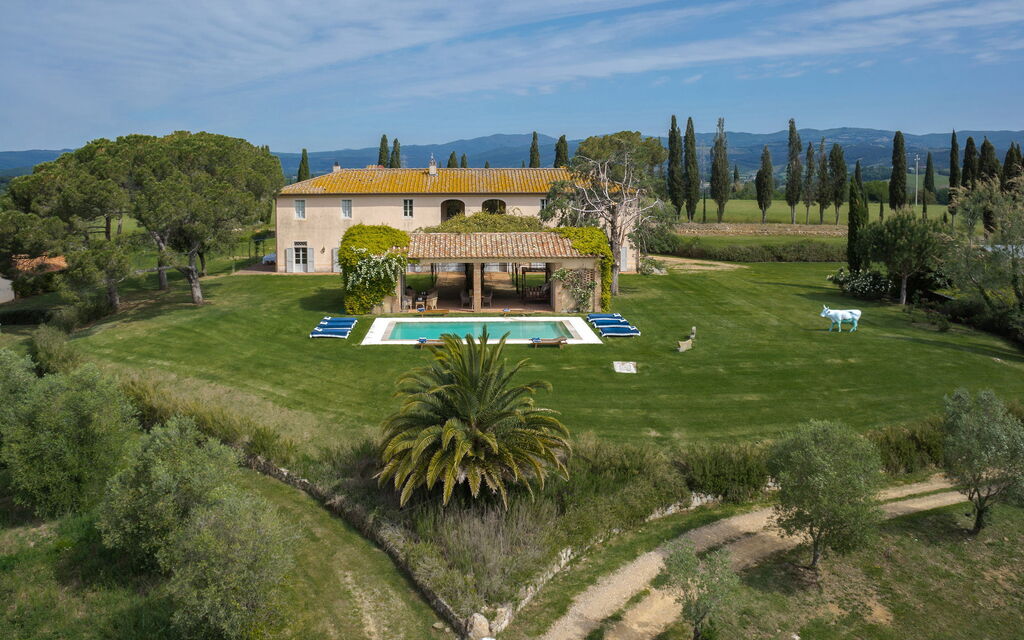 Villa Vinetti: Activities, Balcony / Terrace / Patio, Building Exterior, Garden, Main Entrance, Pool, Spring, Summer