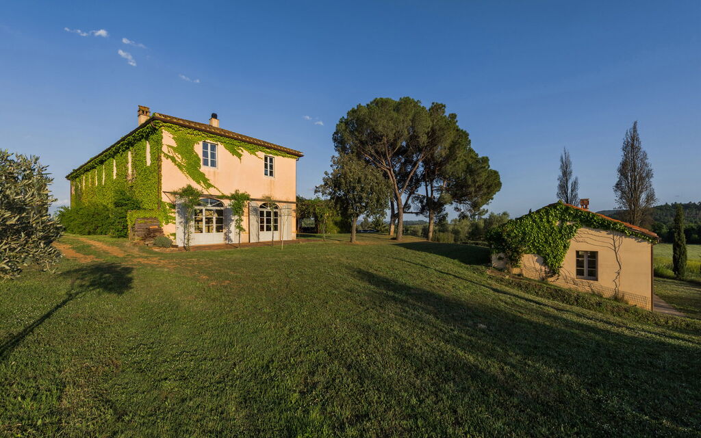 Villa Vinetti: Activities, Balcony / Terrace / Patio, Building Exterior, Garden, Main Entrance, Pool, Spring, Summer