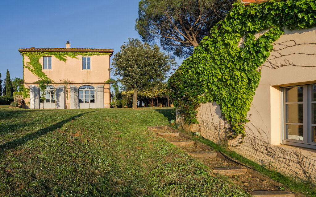 Villa Vinetti: Activities, Balcony / Terrace / Patio, Building Exterior, Garden, Main Entrance, Pool, Spring, Summer
