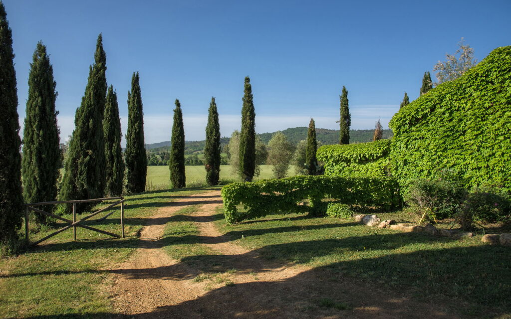 Villa Vinetti: Activities, Balcony / Terrace / Patio, Building Exterior, Garden, Main Entrance, Pool, Spring, Summer