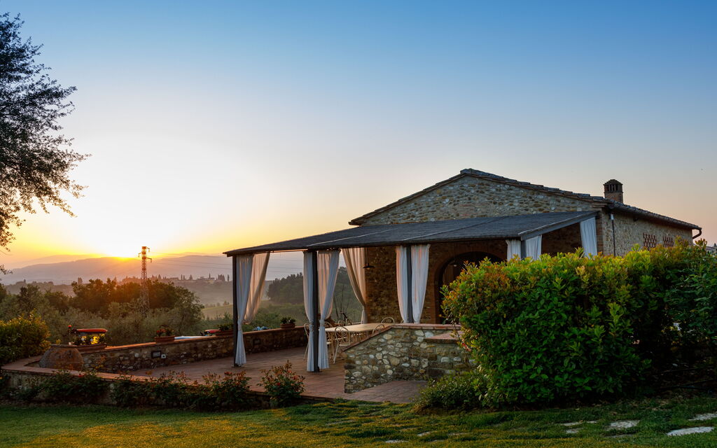 Villa Solina: Attività, Balcone / Terrazza / Patio, Caratteristiche, Estate, Esterni, Giardino, Piscina, Primavera, Servizi