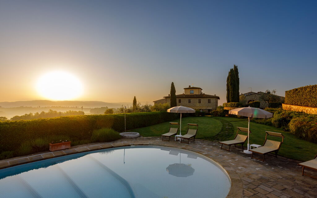 Villa Solina: Attività, Balcone / Terrazza / Patio, Caratteristiche, Estate, Esterni, Giardino, Piscina, Primavera, Servizi