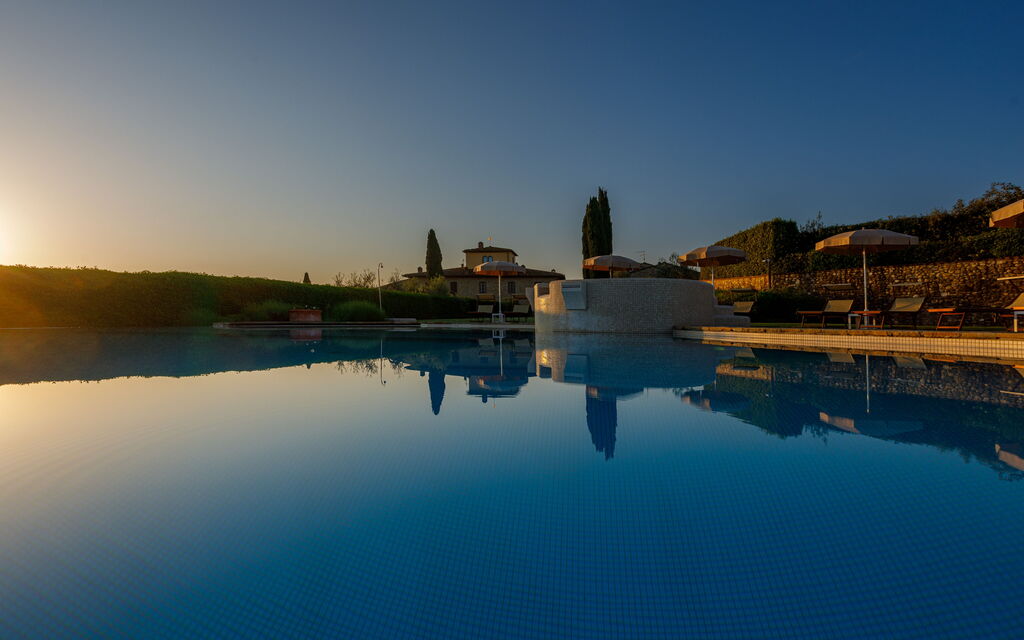 Villa Solina: Attività, Balcone / Terrazza / Patio, Caratteristiche, Estate, Esterni, Giardino, Piscina, Primavera, Servizi