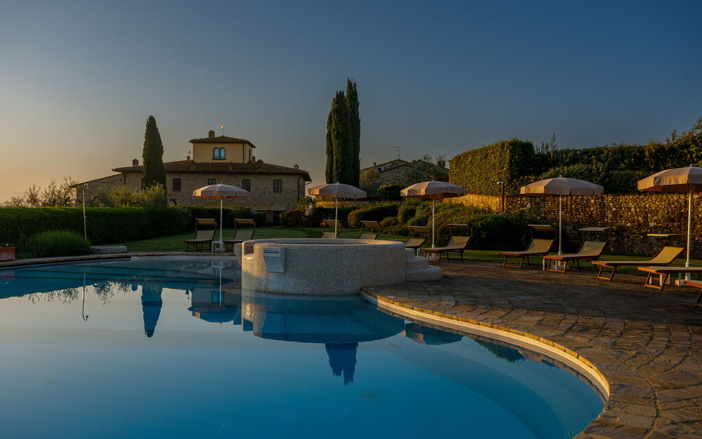 Villa Solina: Attività, Balcone / Terrazza / Patio, Caratteristiche, Estate, Esterni, Giardino, Piscina, Primavera, Servizi