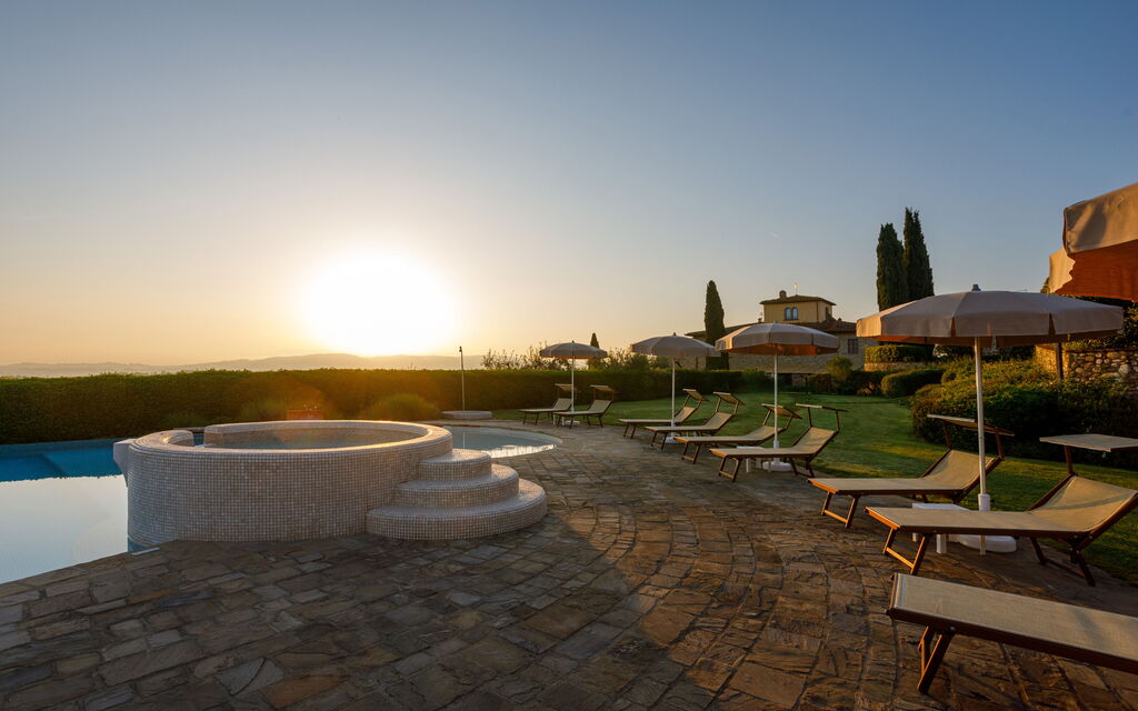 Villa Solina: Attività, Balcone / Terrazza / Patio, Caratteristiche, Estate, Esterni, Giardino, Piscina, Primavera, Servizi